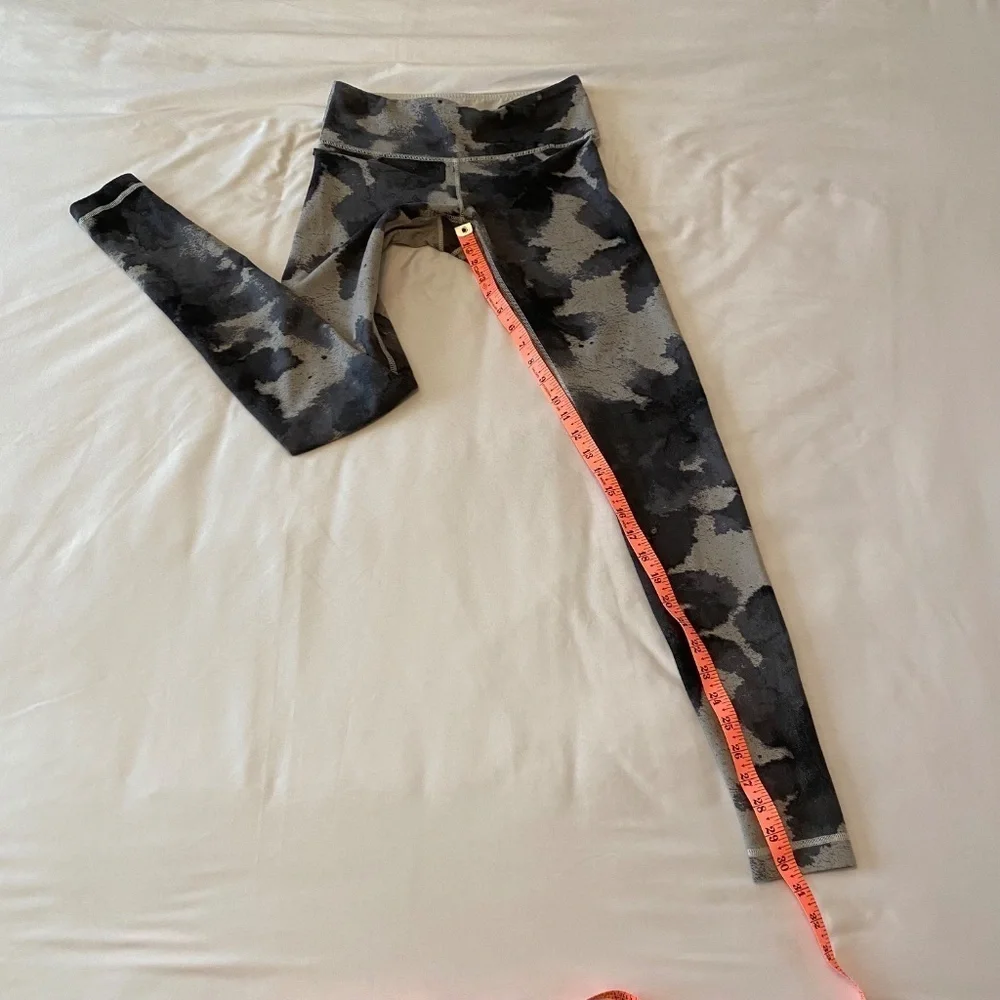 Lululemon Wunder Under‎ Leggings Grey/Black Ink Blot Size 4